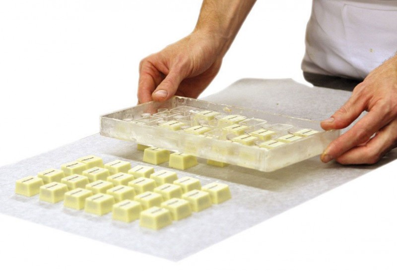 Polycarbonate chocolate moulds