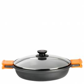 Efficient low casserole with lid and pot holders
